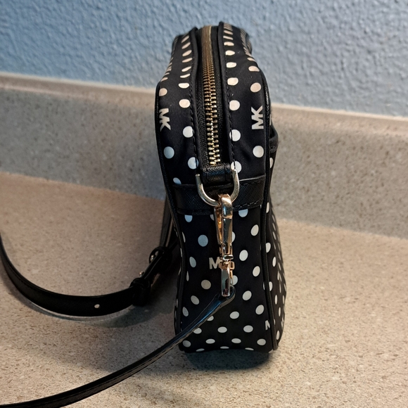 Michael Kors Jet Set Crossbody - Picture 3 of 11